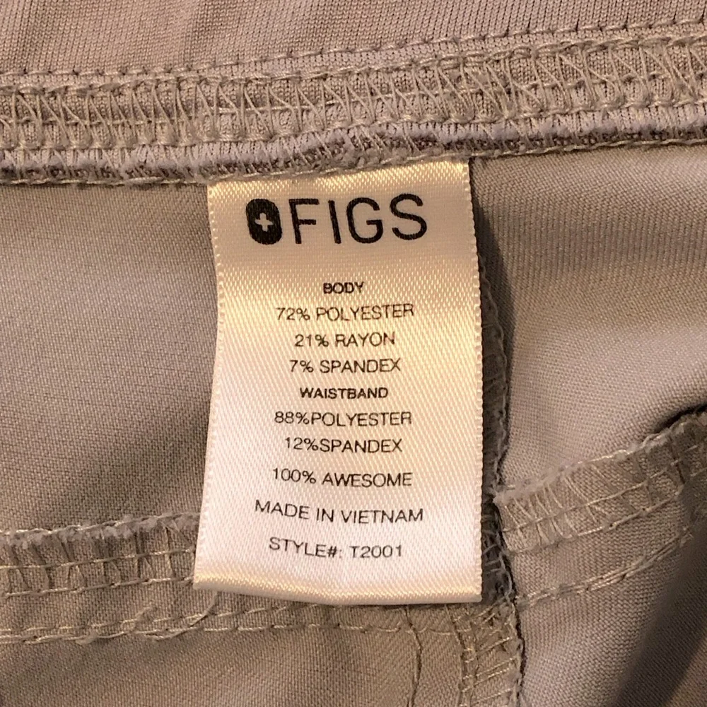 Figs Axim Cargo Scrub Pants. Size large. Gray.